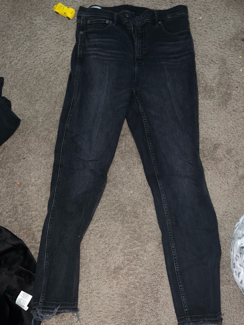 GAP Straight Leg Jeans in Dark Blue-Black Wash